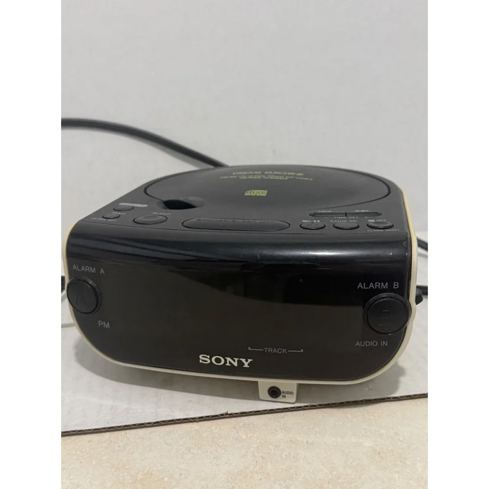 Sony Dream Machine FM/AM CD Clock Radio Black White ICF-CD815